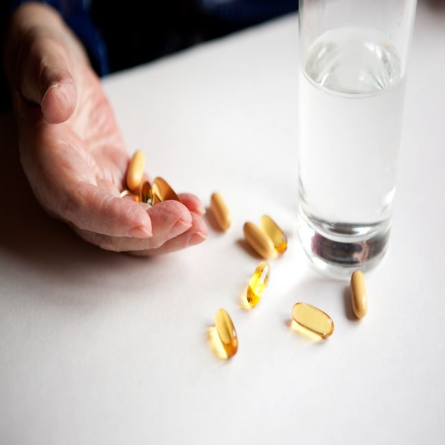 Bij gebruik van omega-3-vetzuur-ethylestergeneesmiddelen kan men hartproblemen krijgen